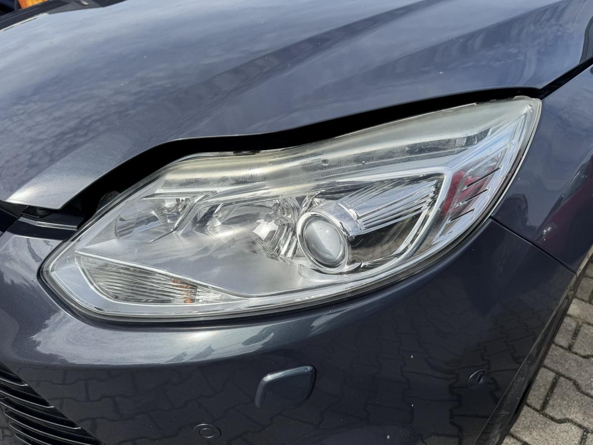 Ford Focus 3 original Xenonscheinwerfer vorn links Bj.2011